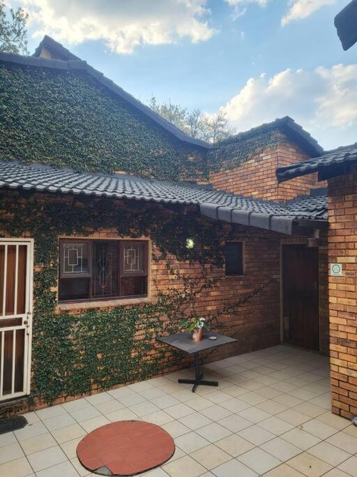 Albatrossways Lodge Sandton Exterior foto